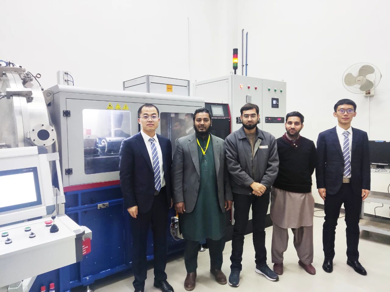 順利交付！西安賽隆桌面級制粉設(shè)備首次進(jìn)入海外市場